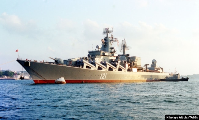 Rus Karadeniz Filosu'nun amiral gemisi Moskva, 1999'da Sivastopol'da görüntülendi