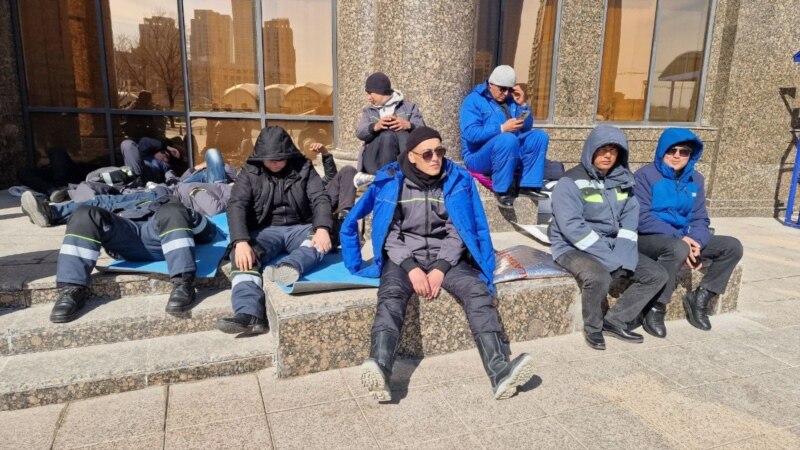 Astana polisiýasy protest bildirýän onlarça nebitçini tussag etdi
