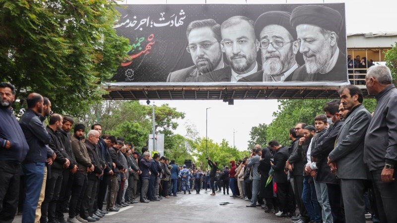 Irani nis ceremonitë e varrimit për presidentin dhe ministrin e Jashtëm