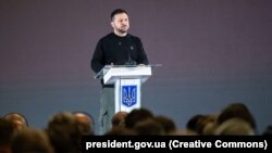 Володимир Зеленски по време на Международния форум на отбранителните индустрии в Киев в петък
