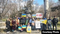 Акция в поддержку Украины у ереванского памятника Тарасу Шевченко
