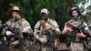 Бойцы ЧВК «Вагнер» во время дислокации возле штаба Южного военного округа в городе Ростов-на-Дону, Россия, 24 июня 2023 года