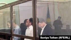 Обвиняемые в пытках задержанных бывшие сотрудники КНБ. Астана, 22 апреля 2024 года