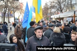 Андрей Щекун (в центре) на проукраинском митинге в Симферополе, декабрь 2013 года