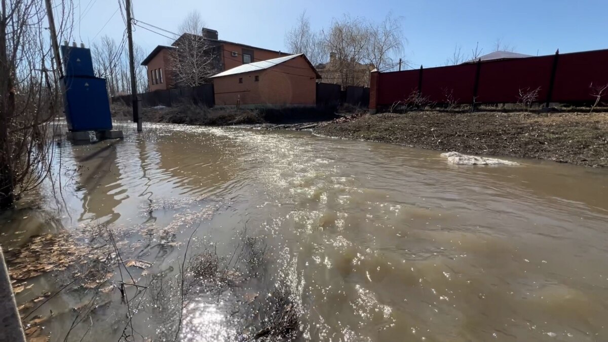 Locals Describe Chaos, Confusion As More Kazakhs Forced To Flee Floods