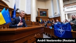 Генералниот секретар на НАТО Јенс Столтенберг се обраќа во украинското собрание на 29 април, 2024 година 