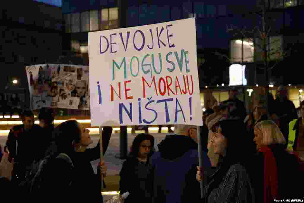 Pamje nga protesta në Beograd ku sikurse në gjithë rajonin gratë kërkuan më shumë të drejta dhe më shumë siguri në&nbsp;Ditën Ndërkombëtare të Gruas.