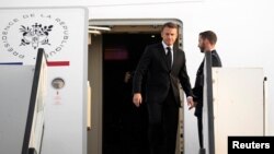 Francuski predsjednik Emmanuel Macron na aerodromu Ben Gurion . Tel Aviv , 24. oktobar 2023.