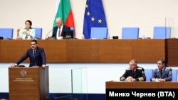 Христо Гаджев, началникът на отбраната адм. Емил Ефтимов и зам.-командирът на Военновъздушните сили бриг. ген. Петьо Мирчев (отляво надясно долу).