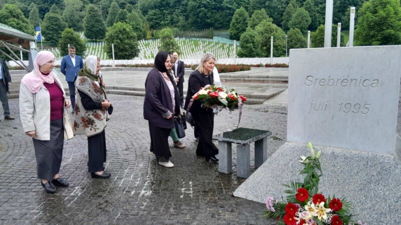 Podsekretarka američkog State Departmenta u Potočarima odala počast žrtvama genocida