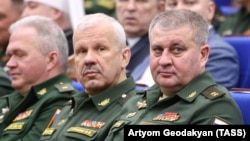Vadim Şamarin (sağda) Rusiya Müdafiə Nazirliyi kollegiyasının iclasında.