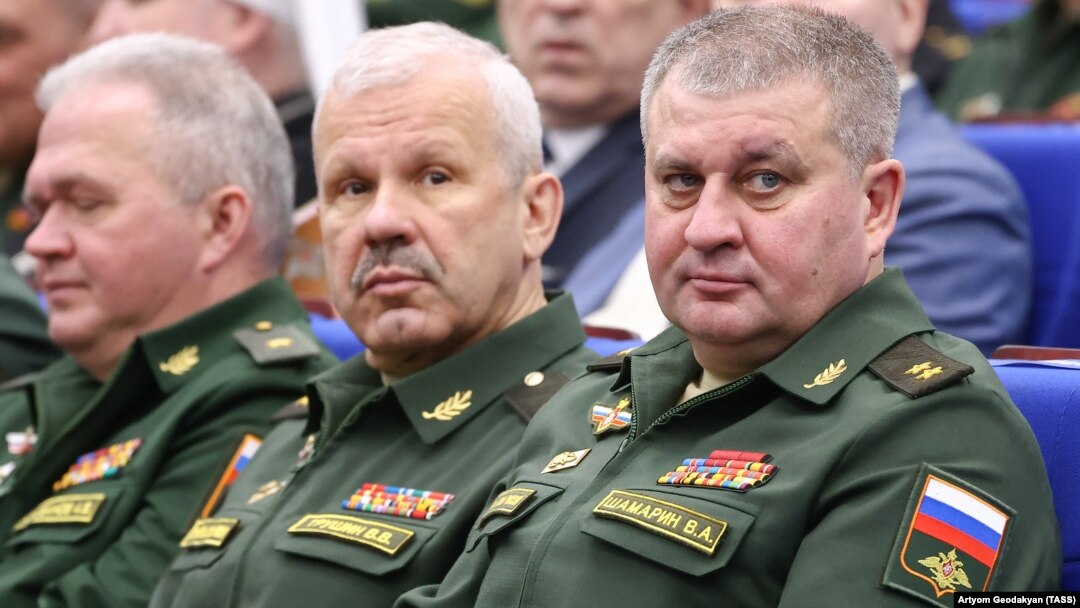 Генерал-лейтенант Вадим Шамарин (справа)