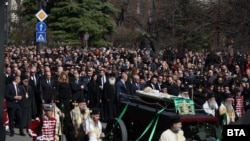  Литийното шествия с тленните остатъци на патриарх Неофит 