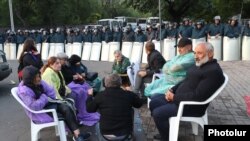 Armenia - Antigovernment protesters occupy a street in Yerevan, June 10, 2024.