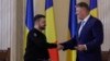 În prima sa vizită oficială în România, președintele ucrainean Volodimir Zelenski a fost primit la Palatul Cotroceni de președintele Klaus Iohannis, dar nu și-a ținut discursul în fața Parlamentului. 