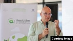 Raul Pop, secretar de stat în Ministerul Mediului, co-fondator al asociaţiei Ecoteca, dedicată politicilor de dezvoltare sustenabilă.