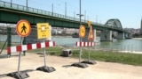 Poruke protiv rušenja dok vlast 'odbrojava' mostu na Savi u Beogradu