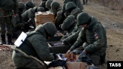 Səfərbər olunmuş ehtiyatda olan hərbçilər döyüş təlimində