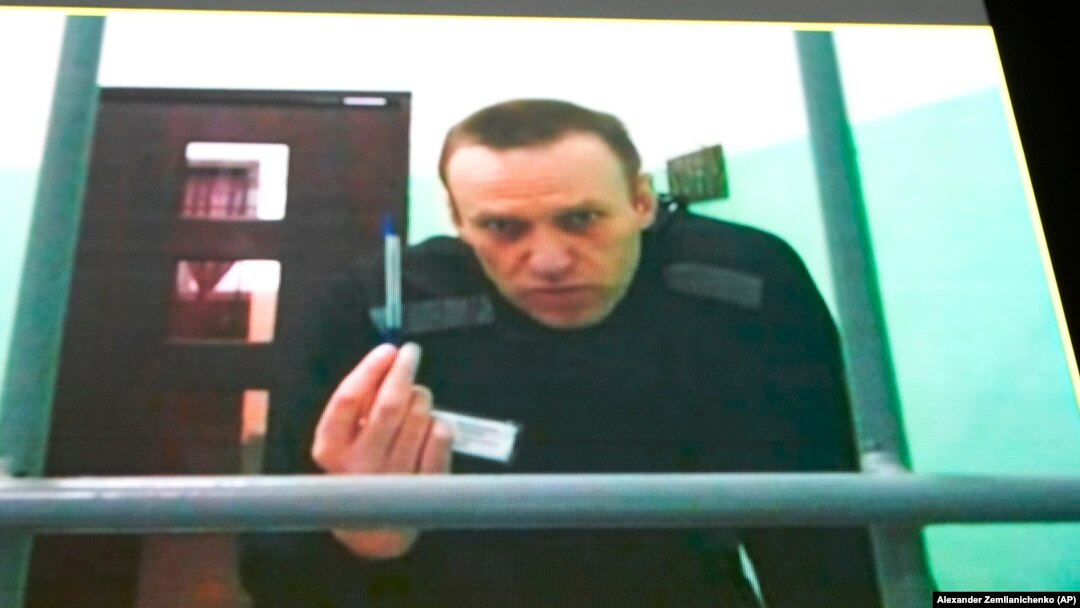 Liderul opoziției ruse Alexei Navalnîi apare într-o transmisiune a Serviciului Federal de Penitenciare al Rusiei din colonia din Melekhovo, regiunea Vladimir, în timpul unei audieri, 22 iunie 2023.