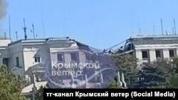 Проломленная крыша здания штаба Черноморского флота России после ракетного обстрела. Севастополь, 22 сентября 2023 года