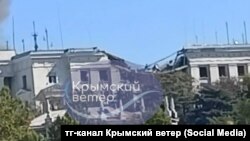 Проломленная крыша здания штаба Черноморского флота России после ракетного обстрела. Севастополь, 22 сентября 2023 года