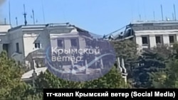 Проломлений дах будівлі штабу Чорноморського флоту Росії після ракетного обстрілу. Севастополь, 22 вересня 2023 року