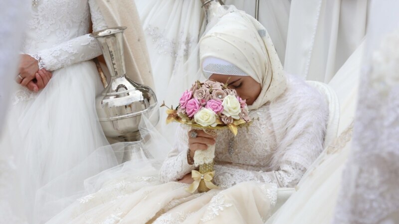 Власти Адыгеи опубликовали разъяснения о вступлении в брак с 14 лет. Они противоречат законодательству РФ