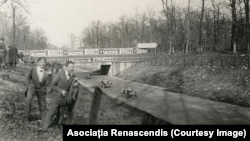 Spectatori români la cursa auto de pe Autodromo Nazionale Monza (Italia), 1926