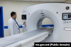 Spitalul din Bălți a primit în octombrie 2023 un tomograf computerizat care ar trebui să ajute medicii să stabilească rapid diagnosticul, în cazul pacienților cu accident vascular cerebral.