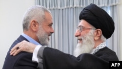 فعالان ایرانی نوشتند علی خامنه‌ای حق ندارد با تحریک نیروهای نیابتی، سفره مردم ایران را فدای سياست‌های «مخرب» خود کند