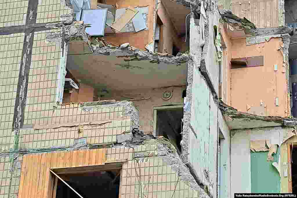 У міськраді Дніпра повідомили, що в будинку, який постраждав від влучання ракети, демонтують ту частину, що не підлягає відновленню