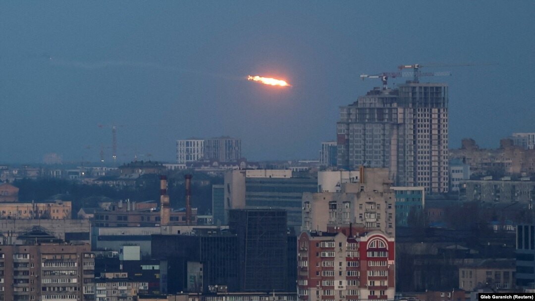 Rusia a executat vineri cel mai mare atac aerian asupra Ucrainei de la începutul conflictului. 