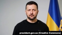Володимир Зеленський вказав на удари по житлових будинках у Києві, Запоріжжі, Одеській, Сумській і Харківській областях. Зокрема, в Запоріжжі загинули двоє людей