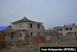 Зруйновані будинки у Посад-Покровському.