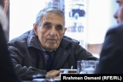 Xhemail Bytyçi, 85 vjeçar ka punuar në arsim dhe administratë. Ai është i zhgënjyer me institucionet qeveritare se nuk i kanë rritur pensionet.