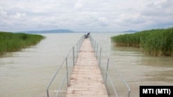 A kép illusztráció, Balatonmáriafürdő egyik strandján készült 2016. június 12-én