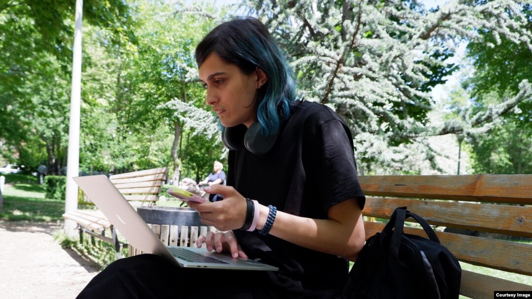 Джулия Кэш порно видео