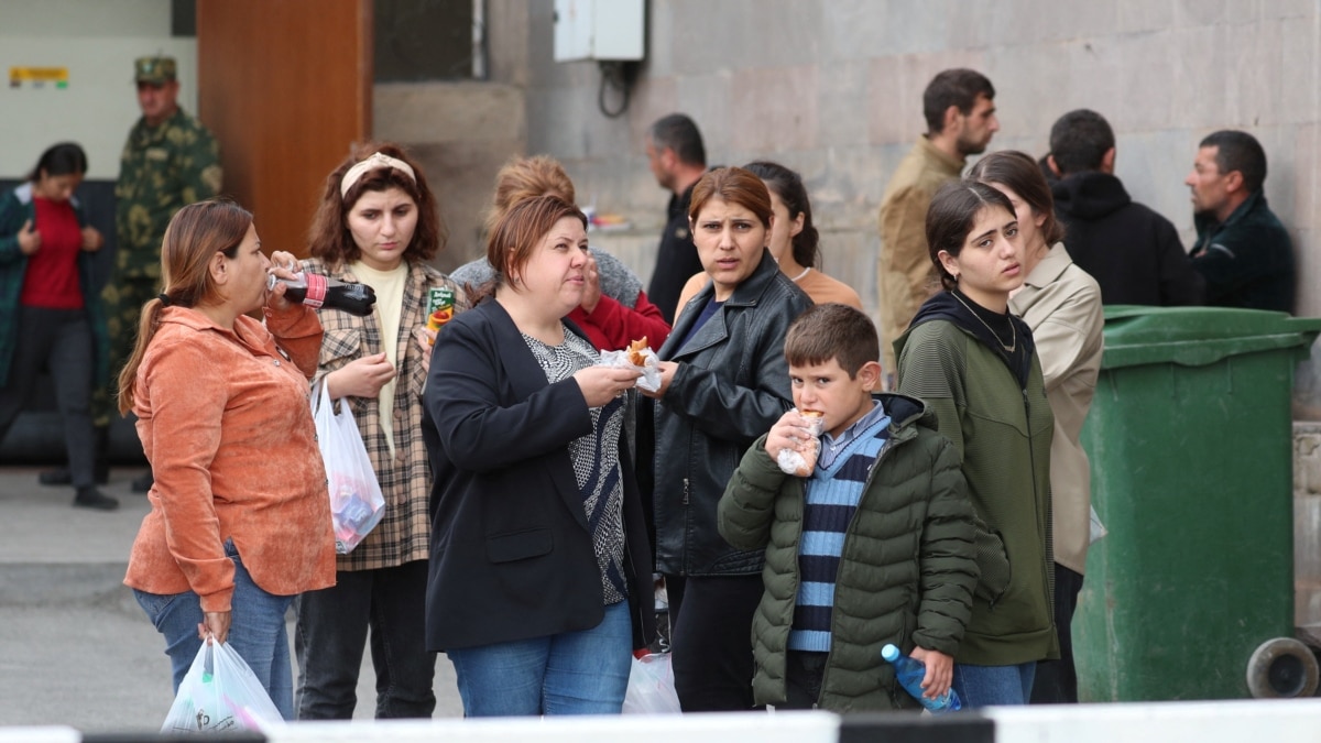 Mass Exodus: Thousands Of Ethnic Armenians Flee Nagorno-Karabakh