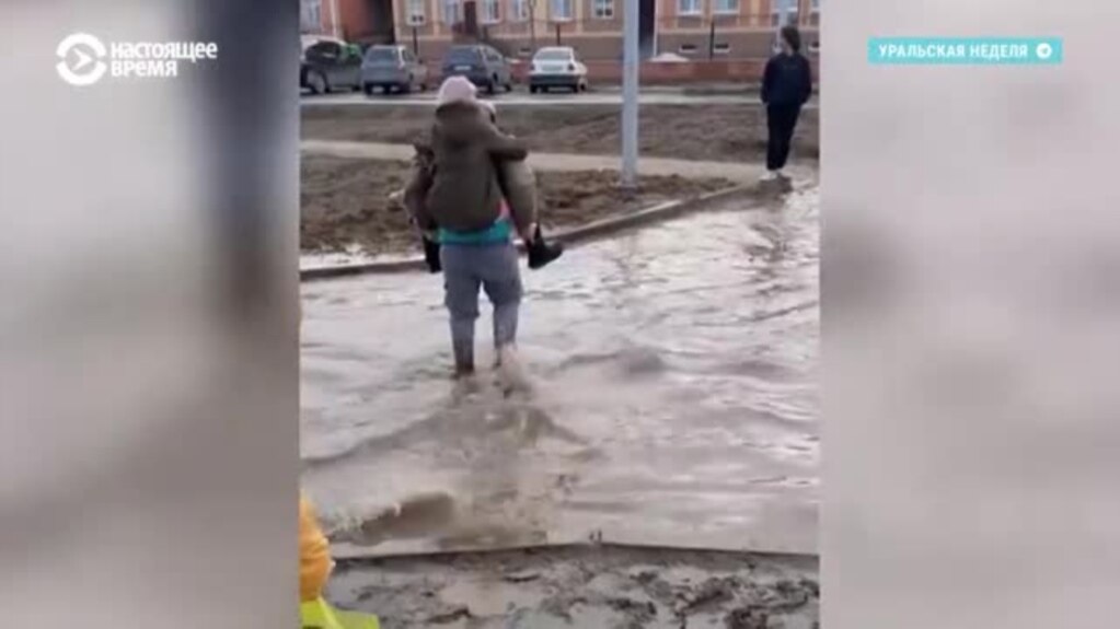 «Все затопило, мы окружены со всех сторон». В Западно-Казахстанской области объявлен режим чрезвычайной ситуации 