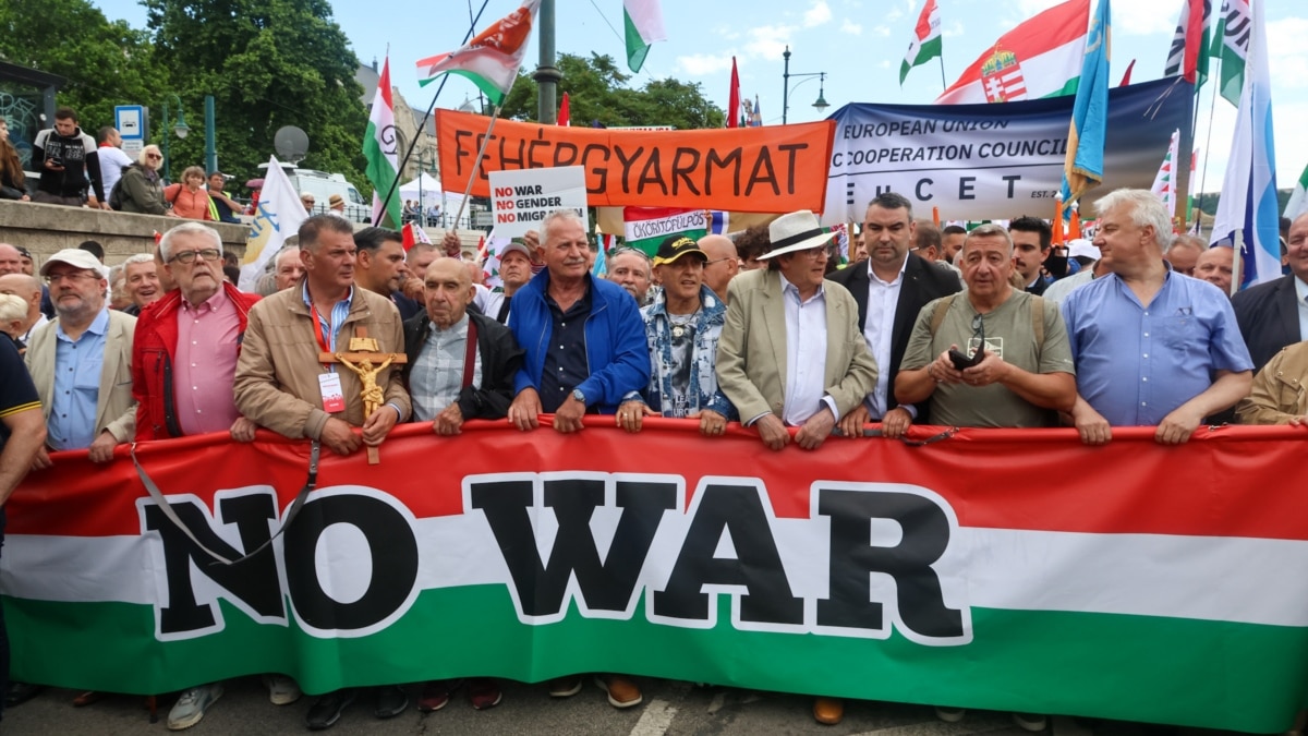 Thousands Rally In Budapest To Back Hungary's Orban Ahead Of EU Vote - Vimarsana News