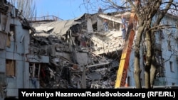 Росія завдала ракетного удару по будинку в Запоріжжі в ніч на 2 березня, внаслідок чого будинок частково зруйнований