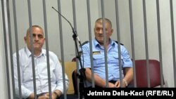 Alfred Beleri, kryetari i zgjedhur të bashkisë së Himarës, ulur në një dhomën mbrapa grilave në sallën e Gjykatës së Apelit në Tiranë, teksa gjykatësit e shqyrtojnë kërkesën e tij kundër dënimit me dy vjet burgim për vjedhje votash, 14 qershor 2024.