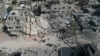 Здание, разрушенное во время атаки Израиля, в лагере беженцев Нусейрат в центре сектора Газа. 16 октября 2023 года. Фото: AP