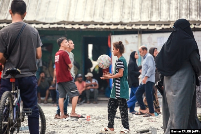 Повседневная жизнь жителей лагеря Нусират в разгар смертоносной войны в секторе Газа