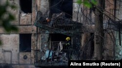 Un bloc grav avariat de un atac cu rachete rusești în Krivoi Rog, regiunea Dnipropetrovsk, Ucraina, pe 13 iunie.