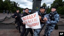 Поддржувачите на Алексеј Навални со митинзи ширум светот го одбележаа неговиот роденден