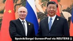 Russian President Vladimir Putin (left) and Chinese President Xi Jinping. (file photo)