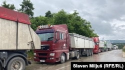  Na srpskoj strani granice sa Kosovom ostalo je blokirano na desetine kamiona, Merdare, 15. jun