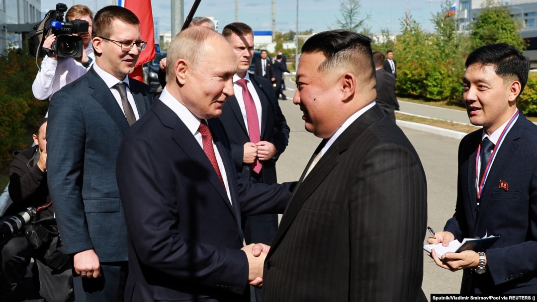 Президент России Владимир Путин и глава КНДР Ким Чен Ын