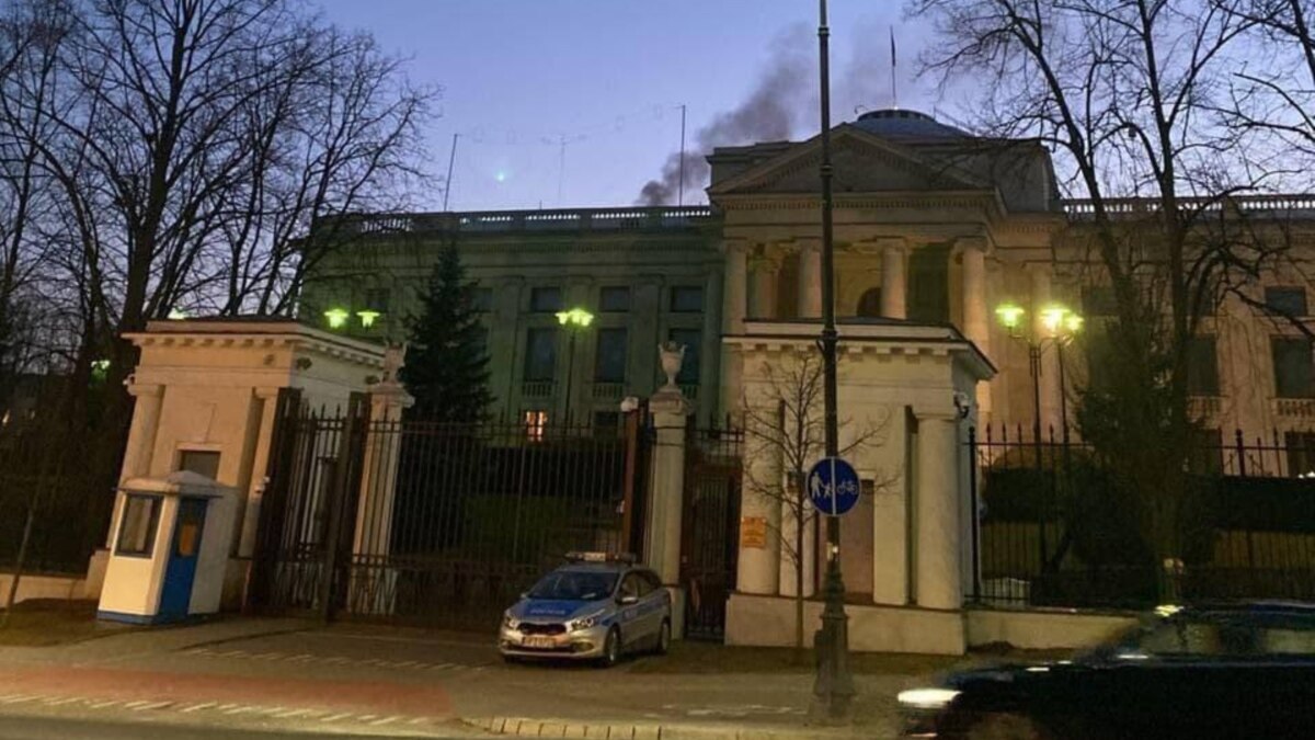 Russia Summons Polish Diplomat Over Embassy School 'Seizure'